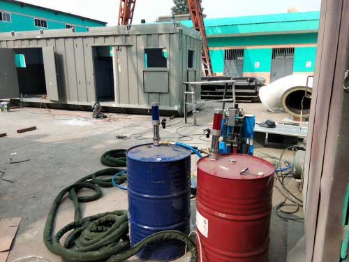 噴涂硬泡聚氨酯外墻外保溫系統技術(shù)及組成(圖1) 輕鋼建筑房屋聚氨酯硬泡噴涂保溫施工