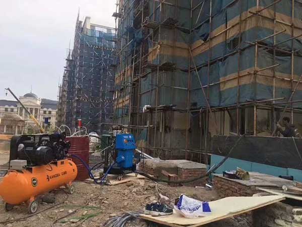專(zhuān)家就規范使用聚氨酯材料建言獻策(圖1) 聚氨酯建筑節能保溫施工