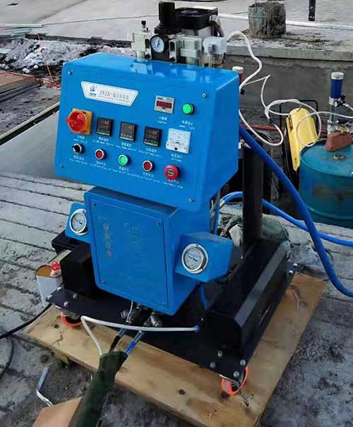 Q2600專(zhuān)業(yè)聚氨酯噴涂機