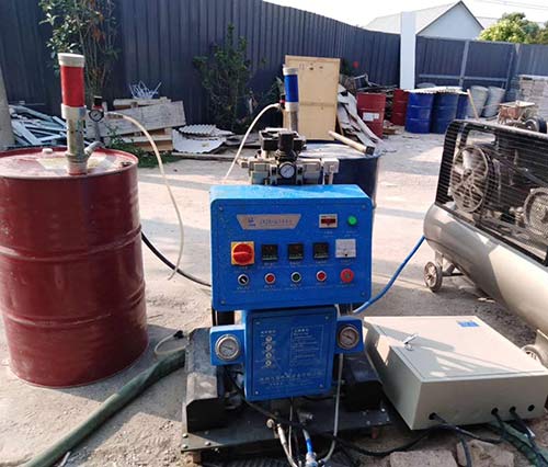 價(jià)格便宜的聚氨酯噴涂機(圖1) Q2600價(jià)格便宜的聚氨酯噴涂機