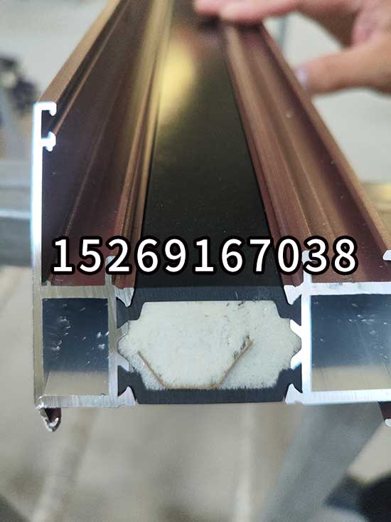 鋁型材發(fā)泡設備(圖3) JX-H-P30S穿條機 穿紙條式鋁型材發(fā)泡設備案例