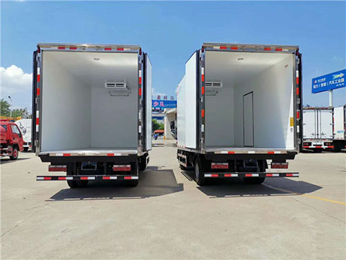 車(chē)廂改裝噴涂聚氨酯保溫(圖2) 車(chē)廂改裝噴涂聚氨酯保溫